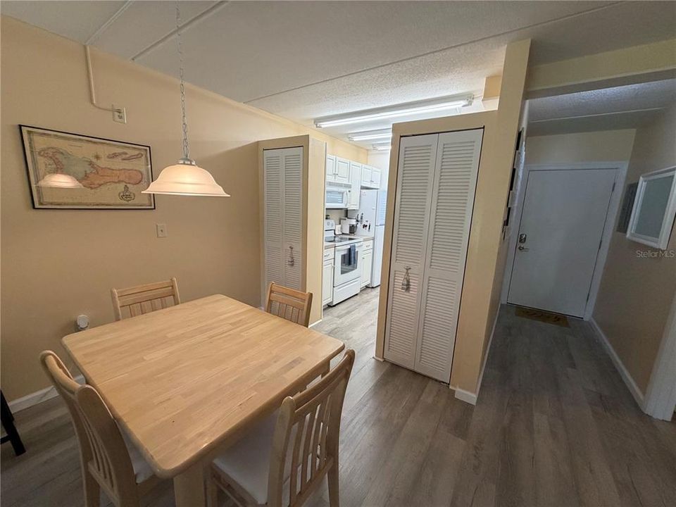 В аренду: $3,200 (2 спален, 2 ванн, 833 Квадратных фут)