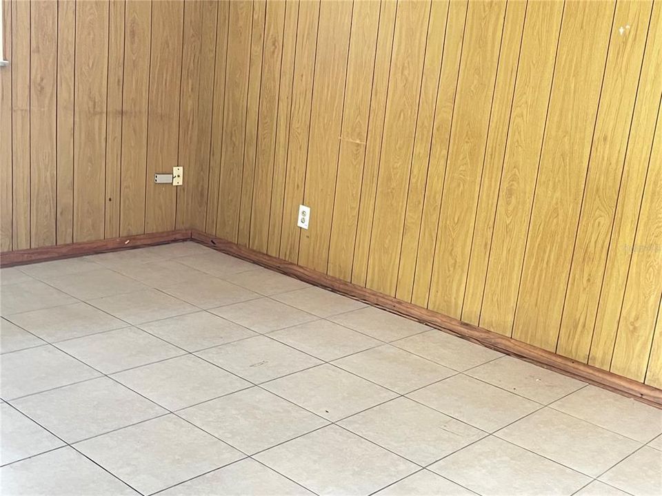 For Rent: $1,800 (3 beds, 2 baths, 1128 Square Feet)