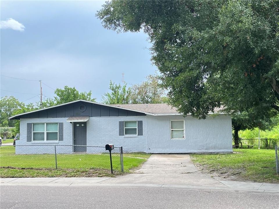 For Rent: $1,800 (3 beds, 2 baths, 1128 Square Feet)