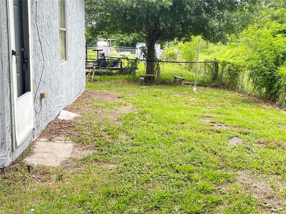 For Rent: $1,800 (3 beds, 2 baths, 1128 Square Feet)