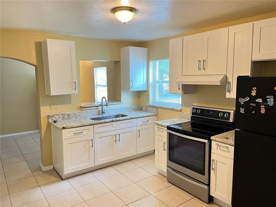 For Rent: $1,800 (3 beds, 2 baths, 1128 Square Feet)