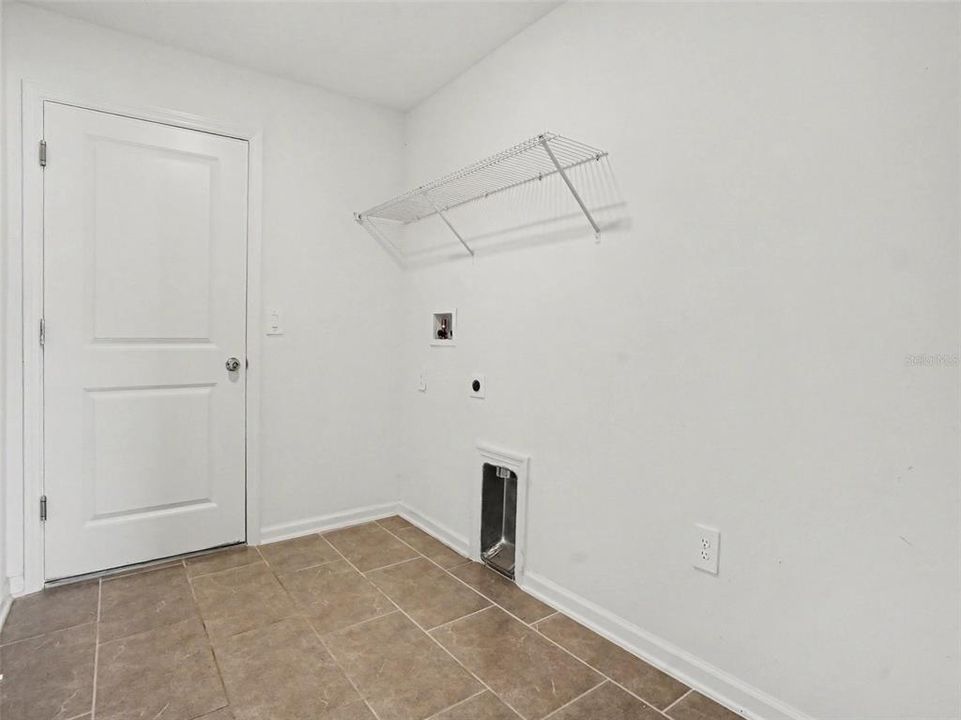 En Venta: $309,900 (3 camas, 2 baños, 1561 Pies cuadrados)