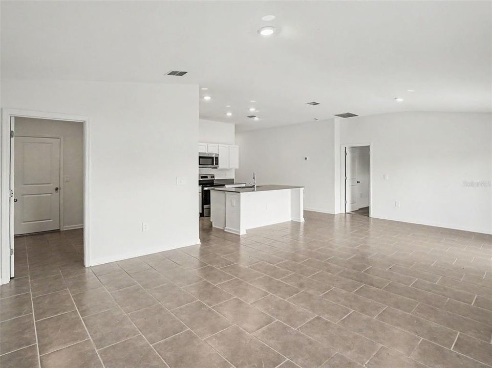 En Venta: $309,900 (3 camas, 2 baños, 1561 Pies cuadrados)