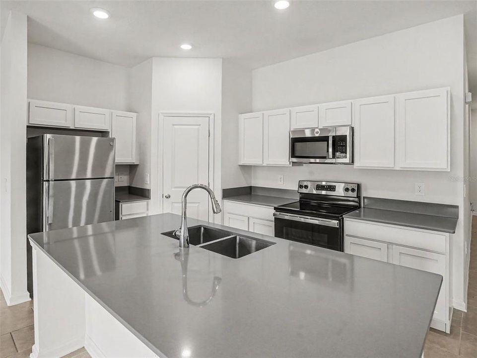 En Venta: $309,900 (3 camas, 2 baños, 1561 Pies cuadrados)