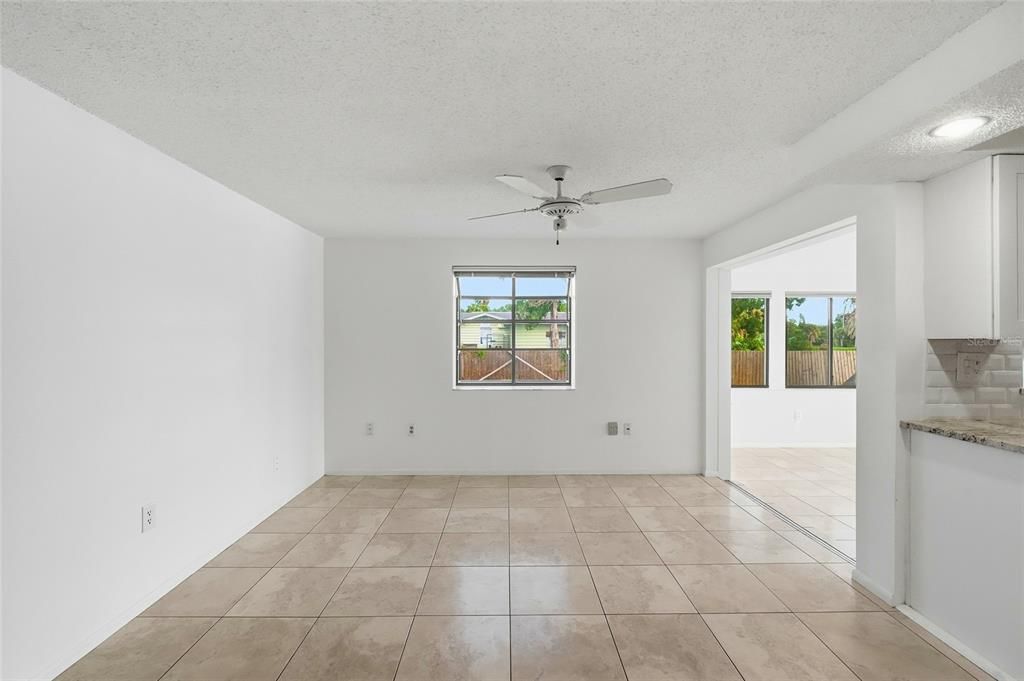 En Venta: $495,000 (3 camas, 2 baños, 1564 Pies cuadrados)