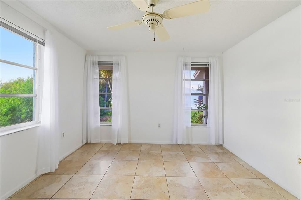 En Venta: $495,000 (3 camas, 2 baños, 1564 Pies cuadrados)