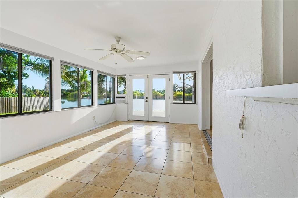 En Venta: $495,000 (3 camas, 2 baños, 1564 Pies cuadrados)