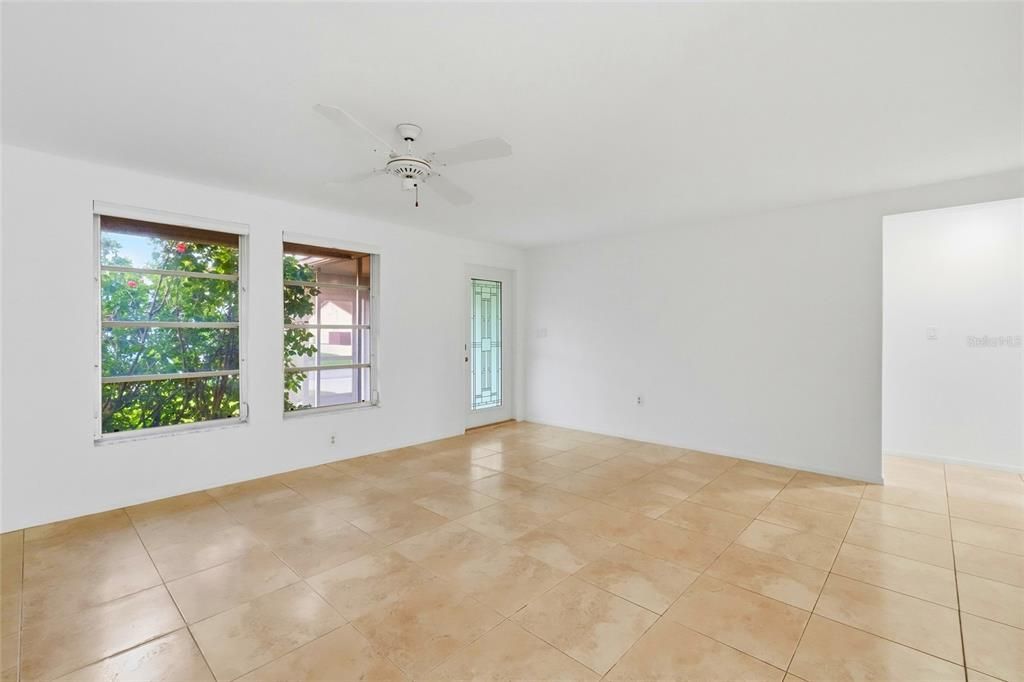 En Venta: $495,000 (3 camas, 2 baños, 1564 Pies cuadrados)