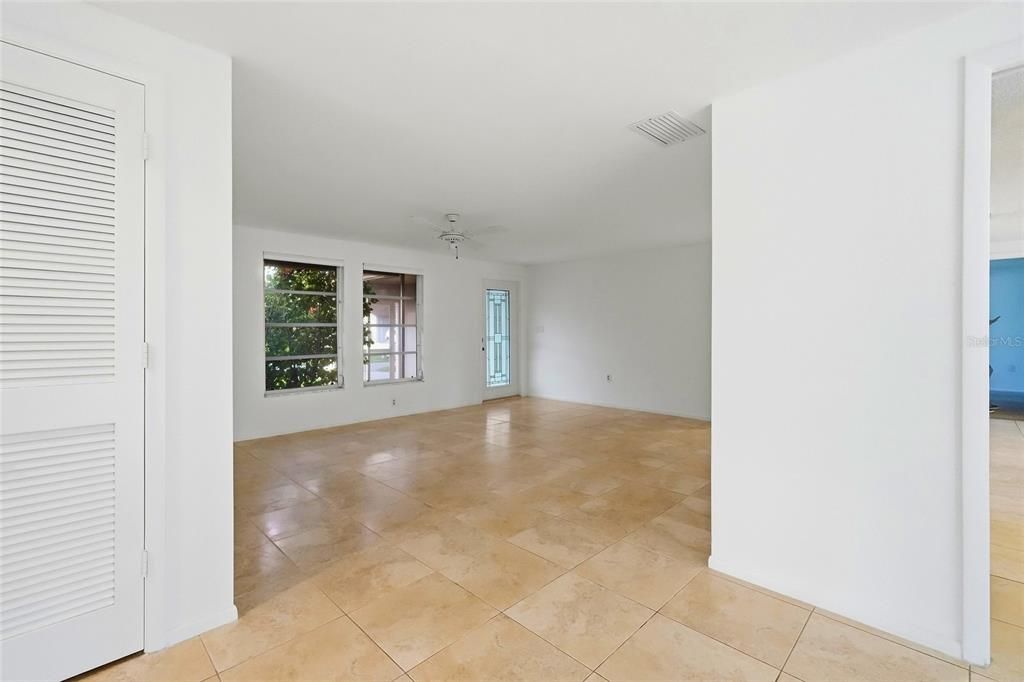 En Venta: $495,000 (3 camas, 2 baños, 1564 Pies cuadrados)