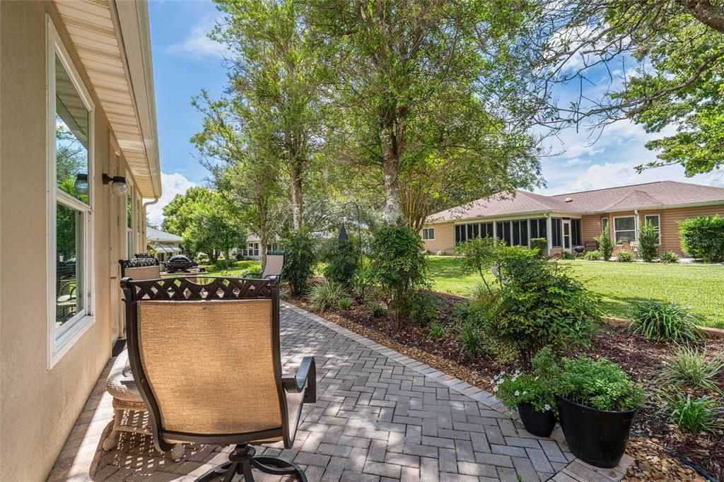 For Sale: $394,300 (2 beds, 2 baths, 2109 Square Feet)