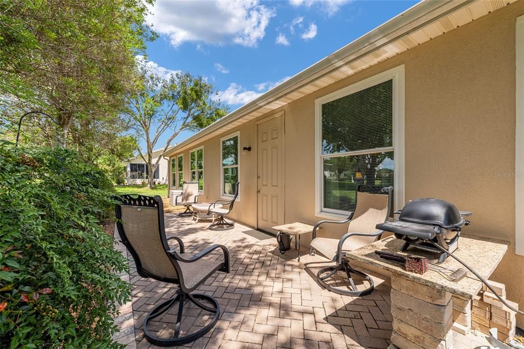 For Sale: $394,300 (2 beds, 2 baths, 2109 Square Feet)