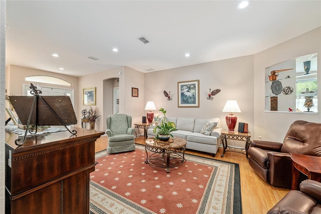 For Sale: $394,300 (2 beds, 2 baths, 2109 Square Feet)