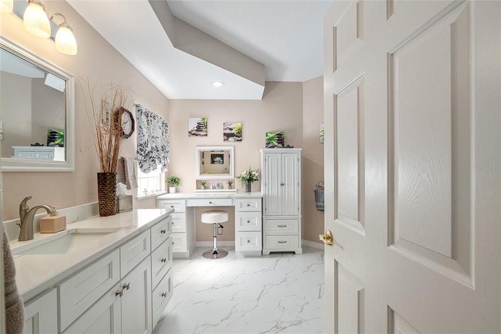 For Sale: $394,300 (2 beds, 2 baths, 2109 Square Feet)