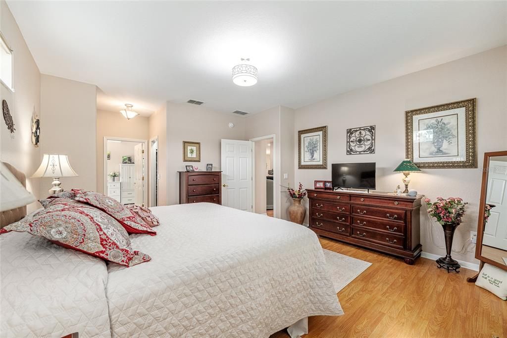 For Sale: $394,300 (2 beds, 2 baths, 2109 Square Feet)