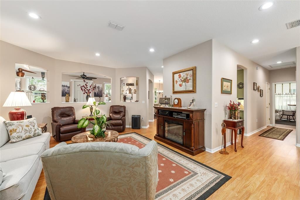 For Sale: $394,300 (2 beds, 2 baths, 2109 Square Feet)