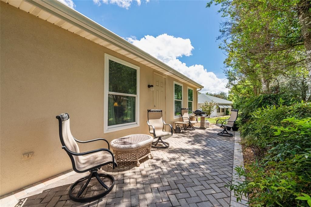 For Sale: $394,300 (2 beds, 2 baths, 2109 Square Feet)
