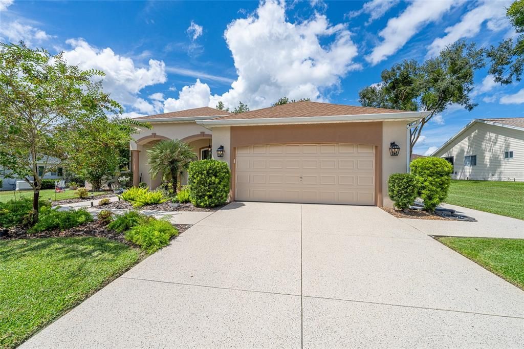 For Sale: $394,300 (2 beds, 2 baths, 2109 Square Feet)