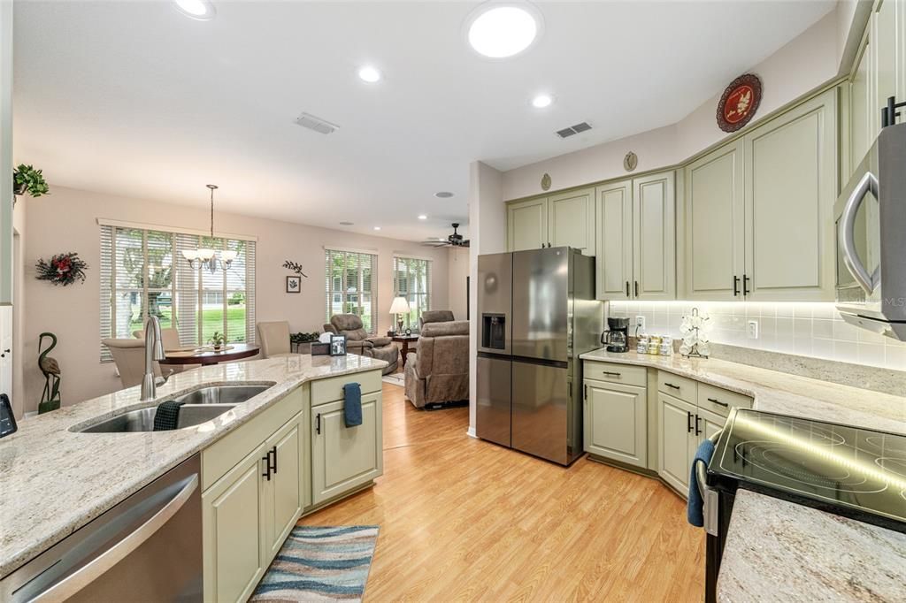 For Sale: $394,300 (2 beds, 2 baths, 2109 Square Feet)