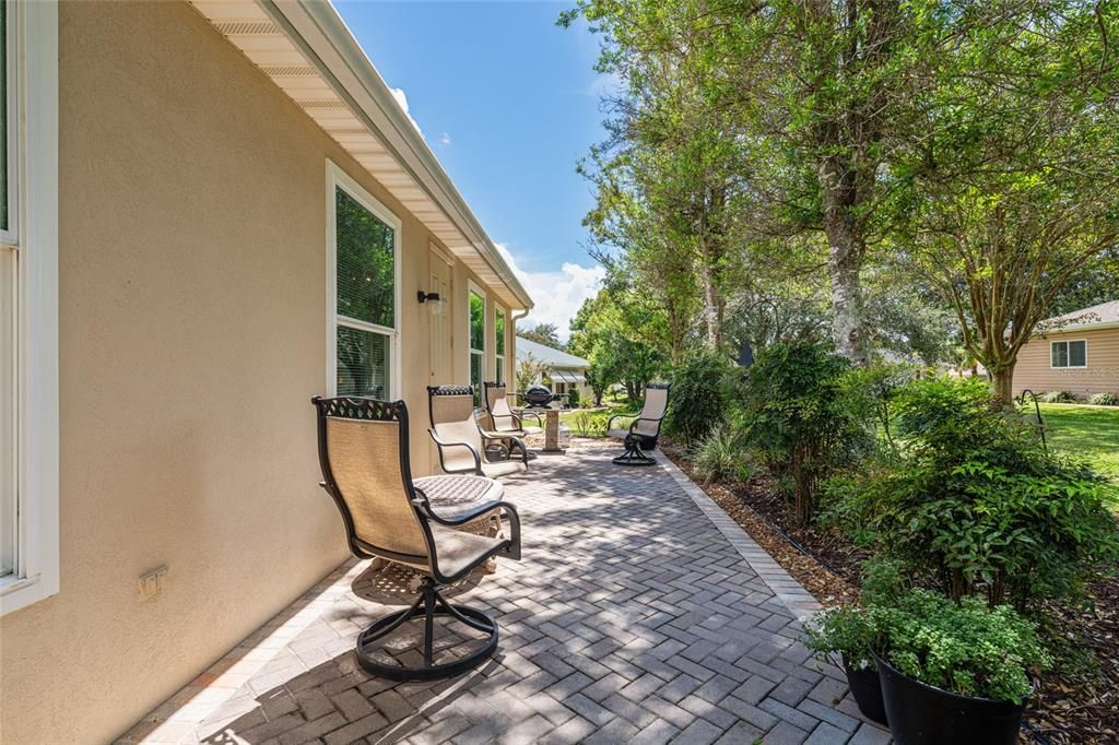 For Sale: $394,300 (2 beds, 2 baths, 2109 Square Feet)