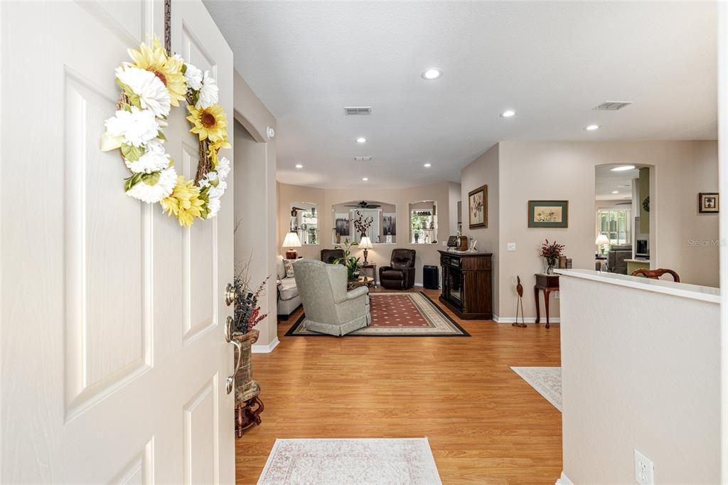 For Sale: $394,300 (2 beds, 2 baths, 2109 Square Feet)