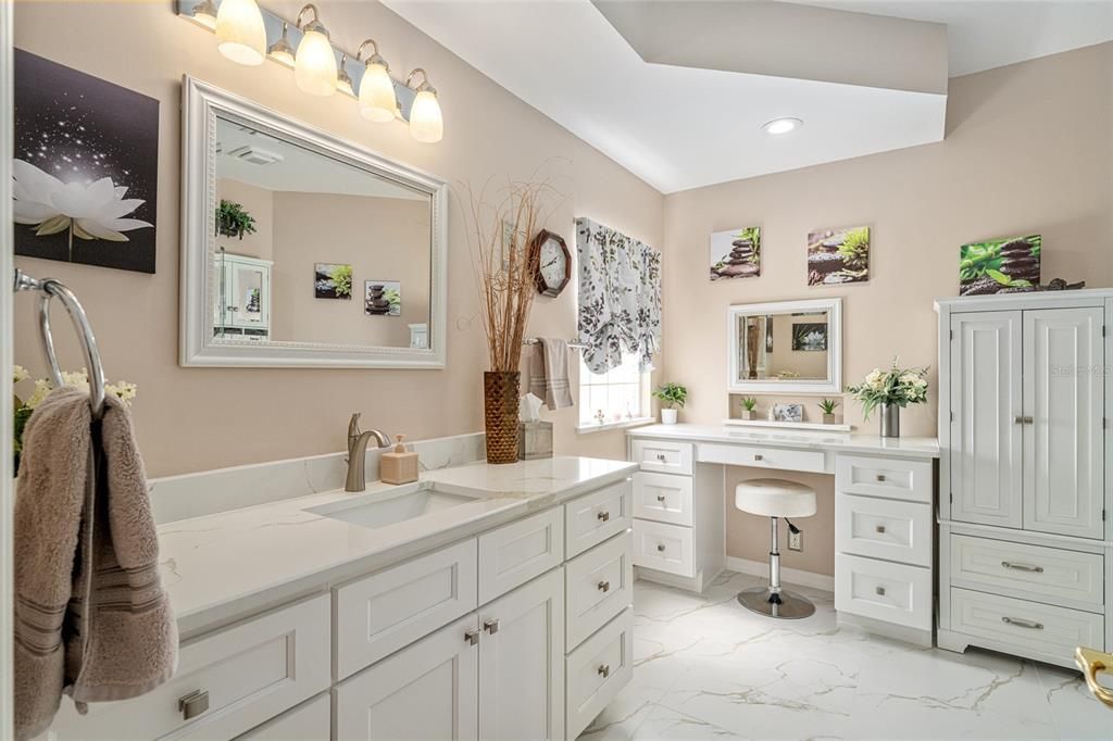 For Sale: $394,300 (2 beds, 2 baths, 2109 Square Feet)