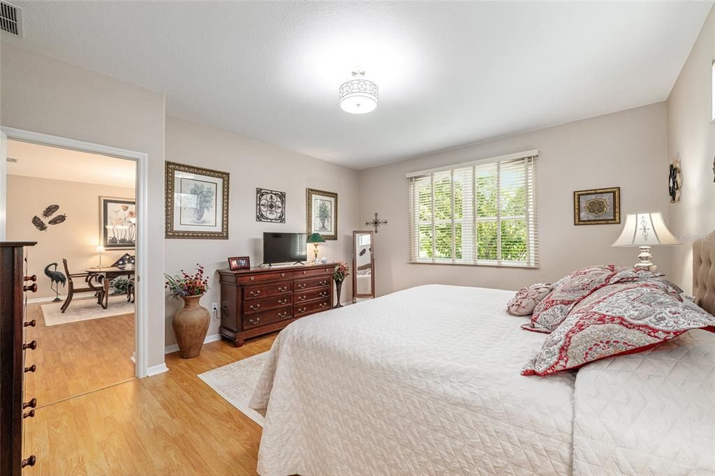 For Sale: $394,300 (2 beds, 2 baths, 2109 Square Feet)