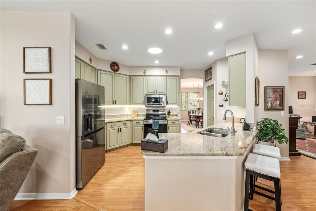 For Sale: $394,300 (2 beds, 2 baths, 2109 Square Feet)