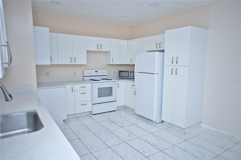 В аренду: $2,300 (3 спален, 2 ванн, 1433 Квадратных фут)