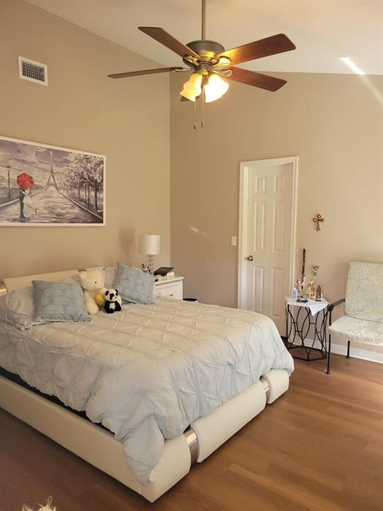 For Sale: $349,900 (3 beds, 2 baths, 1264 Square Feet)