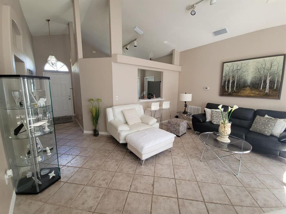 For Sale: $349,900 (3 beds, 2 baths, 1264 Square Feet)