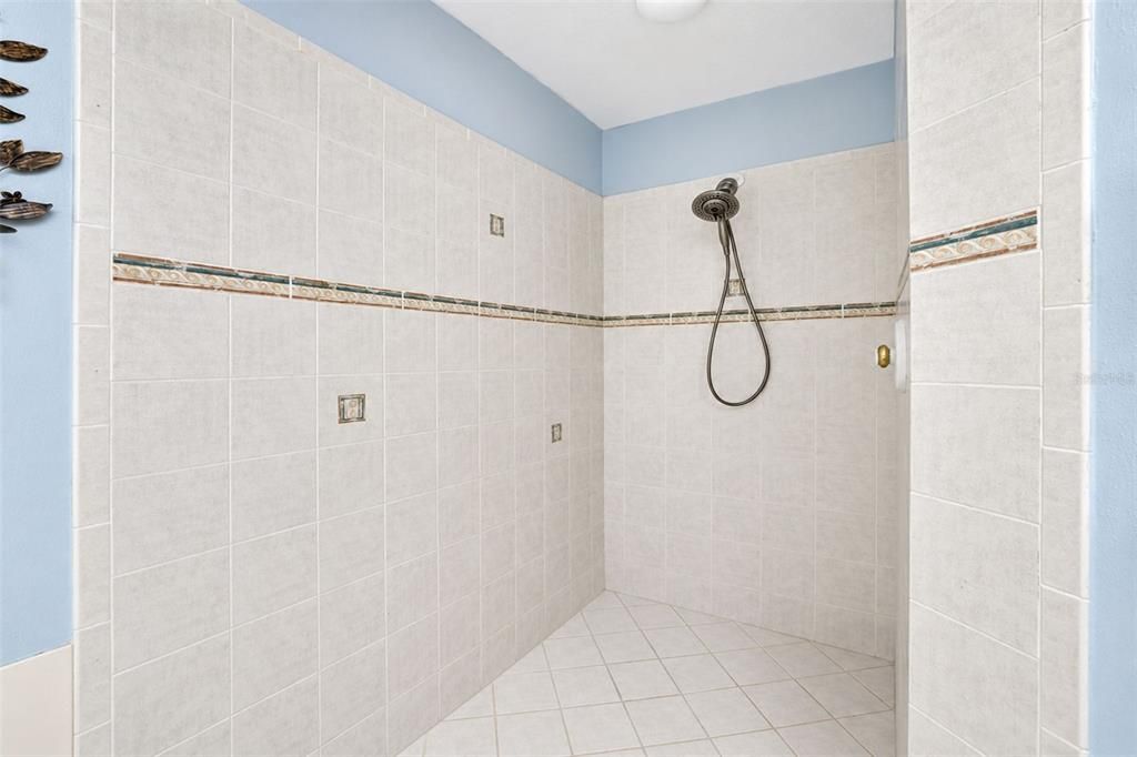 For Sale: $515,000 (3 beds, 2 baths, 1879 Square Feet)