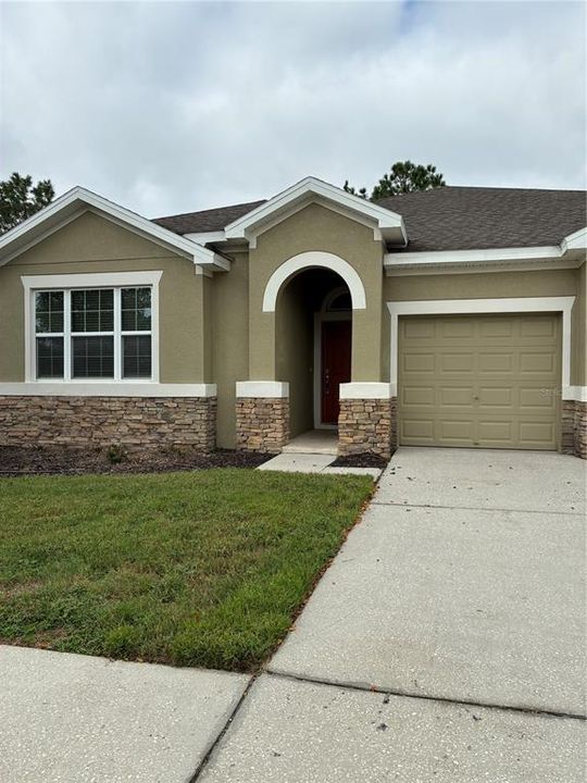 For Rent: $3,300 (4 beds, 3 baths, 2876 Square Feet)