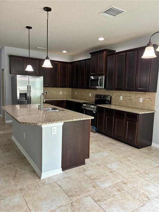 For Rent: $3,300 (4 beds, 3 baths, 2876 Square Feet)