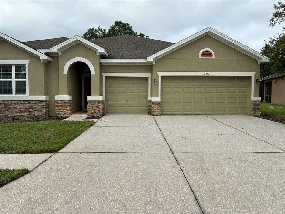 For Rent: $3,300 (4 beds, 3 baths, 2876 Square Feet)