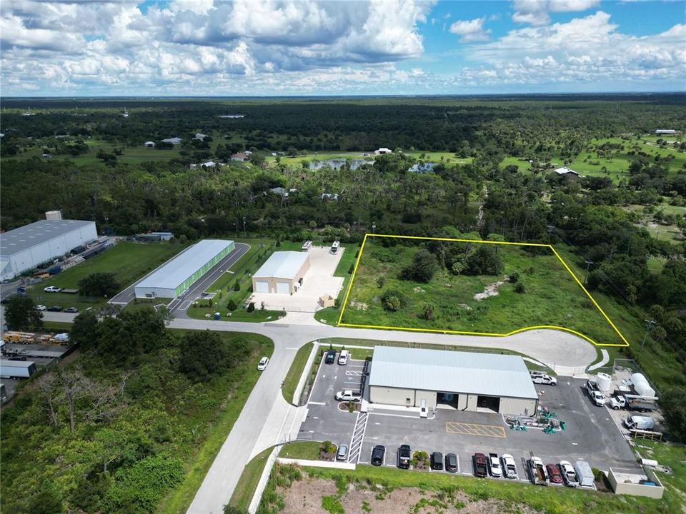 На продажу: $775,000 (2.00 acres)