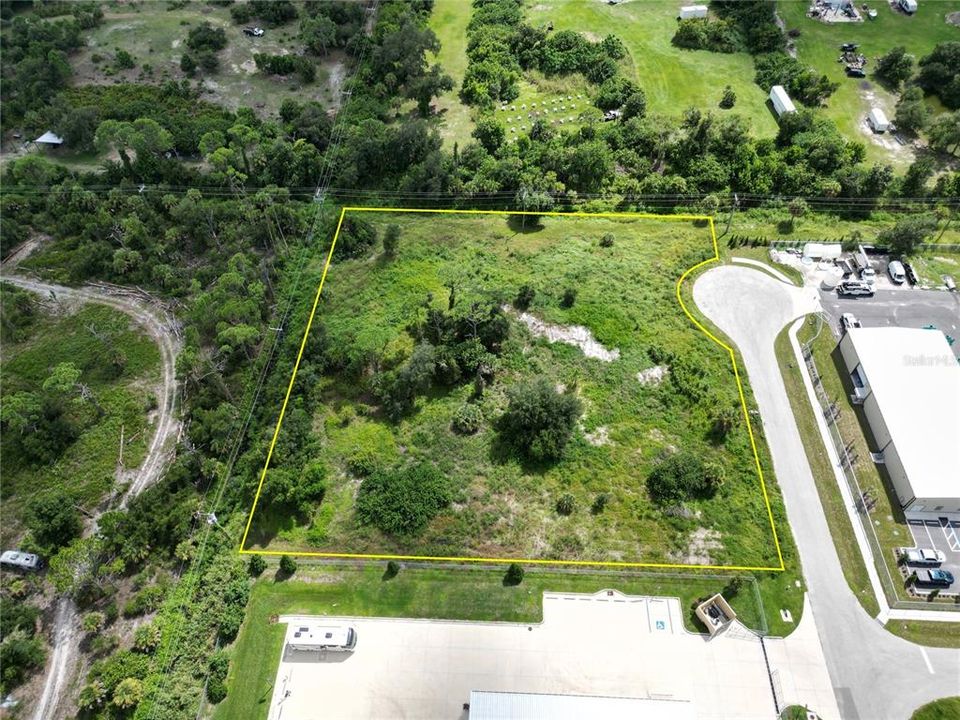На продажу: $775,000 (2.00 acres)
