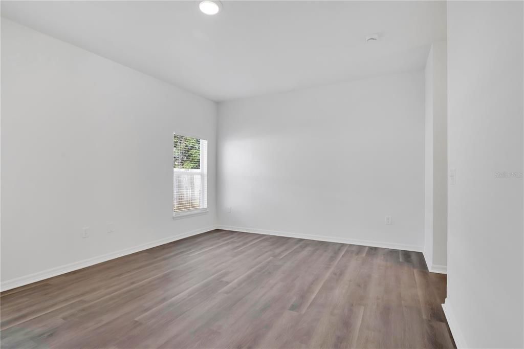 На продажу: $379,900 (4 спален, 2 ванн, 1968 Квадратных фут)