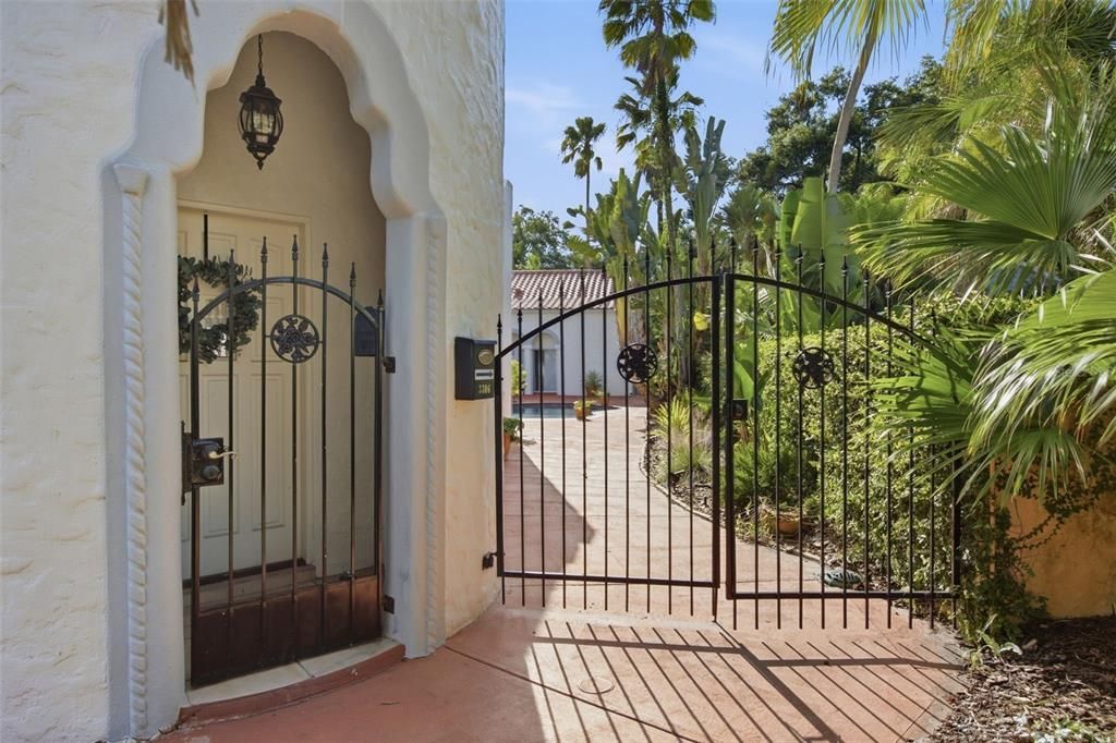 For Sale: $1,600,000 (6 beds, 4 baths, 3707 Square Feet)