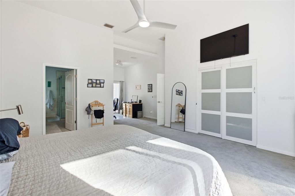 For Sale: $1,600,000 (6 beds, 4 baths, 3707 Square Feet)