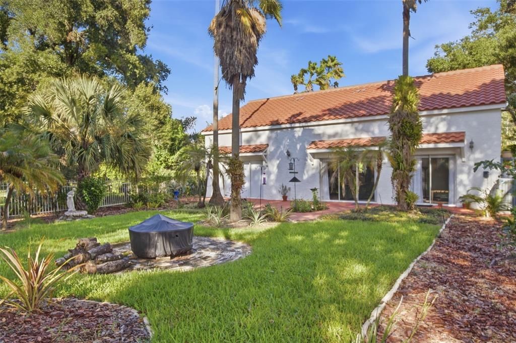 For Sale: $1,600,000 (6 beds, 4 baths, 3707 Square Feet)