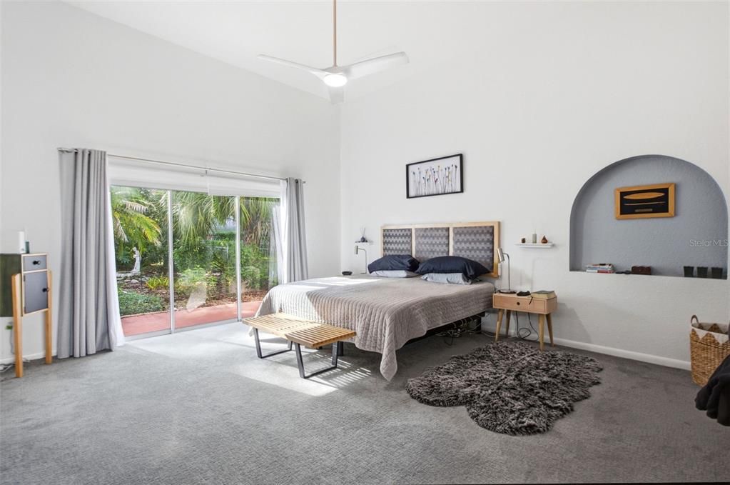For Sale: $1,600,000 (6 beds, 4 baths, 3707 Square Feet)