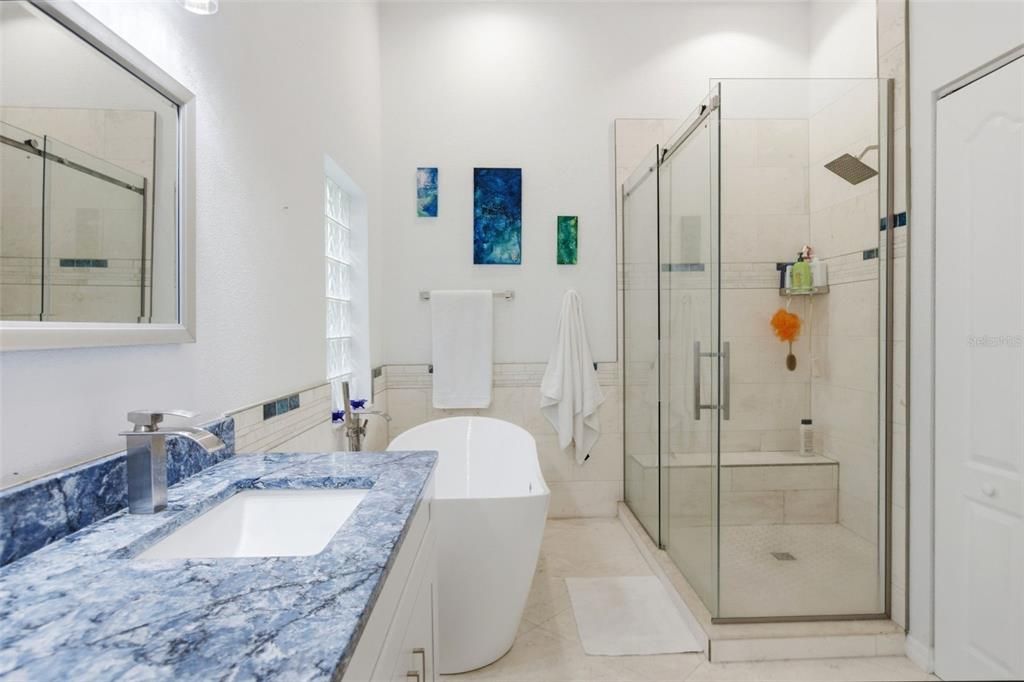 For Sale: $1,600,000 (6 beds, 4 baths, 3707 Square Feet)