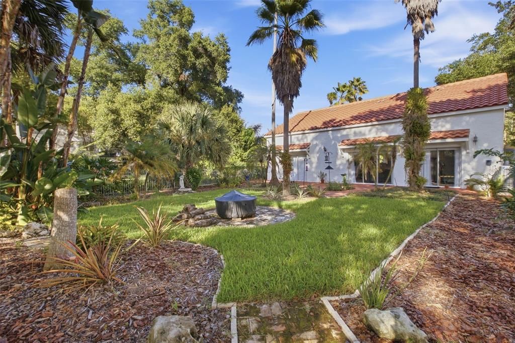 For Sale: $1,600,000 (6 beds, 4 baths, 3707 Square Feet)
