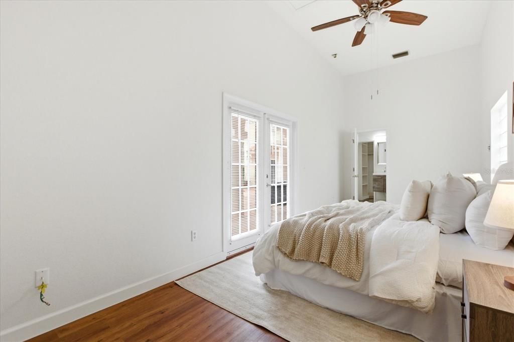 For Sale: $1,600,000 (6 beds, 4 baths, 3707 Square Feet)