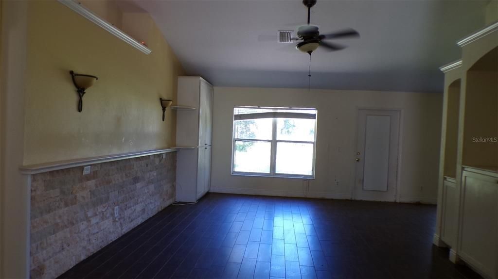 For Sale: $232,500 (4 beds, 3 baths, 2110 Square Feet)