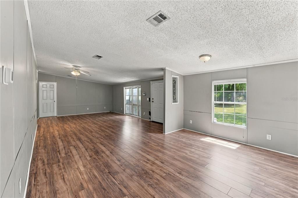 For Sale: $369,900 (4 beds, 2 baths, 2280 Square Feet)