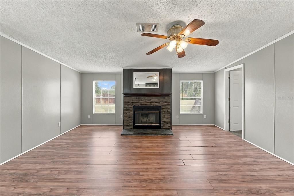 For Sale: $369,900 (4 beds, 2 baths, 2280 Square Feet)