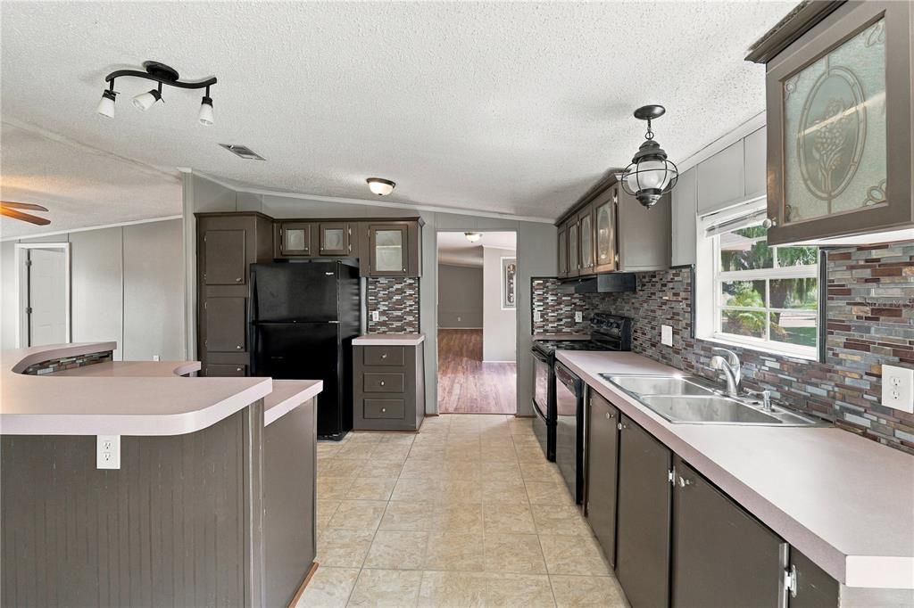 For Sale: $369,900 (4 beds, 2 baths, 2280 Square Feet)
