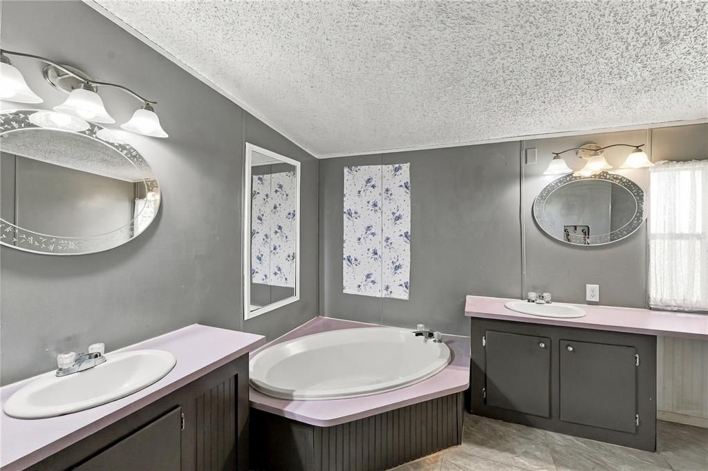 For Sale: $369,900 (4 beds, 2 baths, 2280 Square Feet)