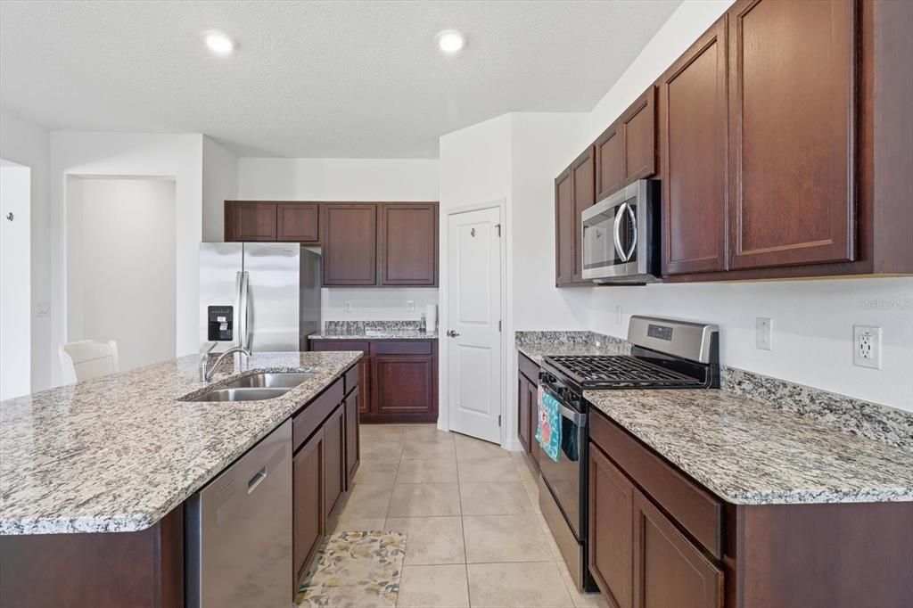 For Sale: $385,000 (4 beds, 2 baths, 2337 Square Feet)